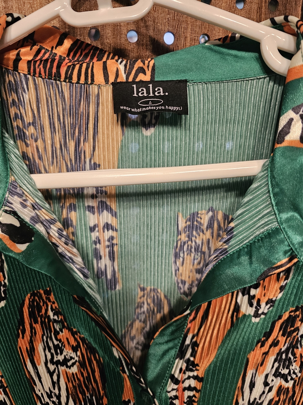 So Far So Good Oversized Plissé Dress in Tiger Tales - Picture 4 of 5